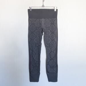 Lululemon Leggings Small Gray Snake Print Seamless Ebb to Street Pilates Yoga